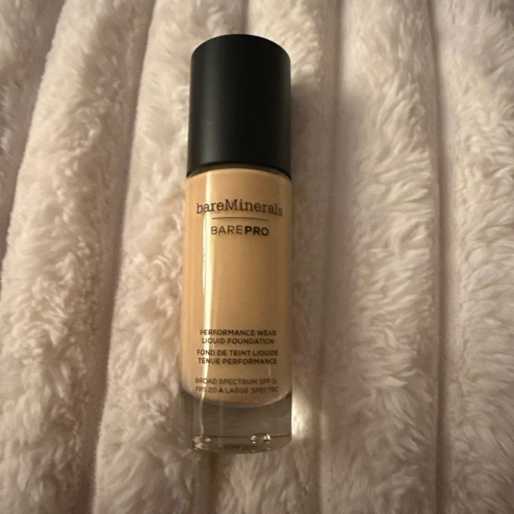 NEW bareMinerals BAREPRO 24 HR Performance Wear Liquid Foundation - Sandstone 16